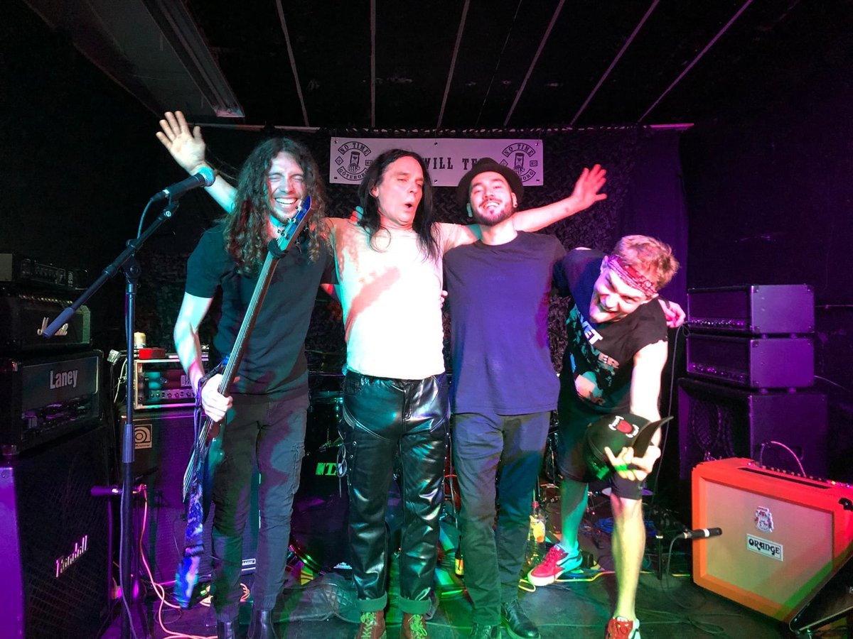 HellRain21's tweet photo. More photos!! 🔥💥🤘🏻 https://t.co/uunAkrhP3X