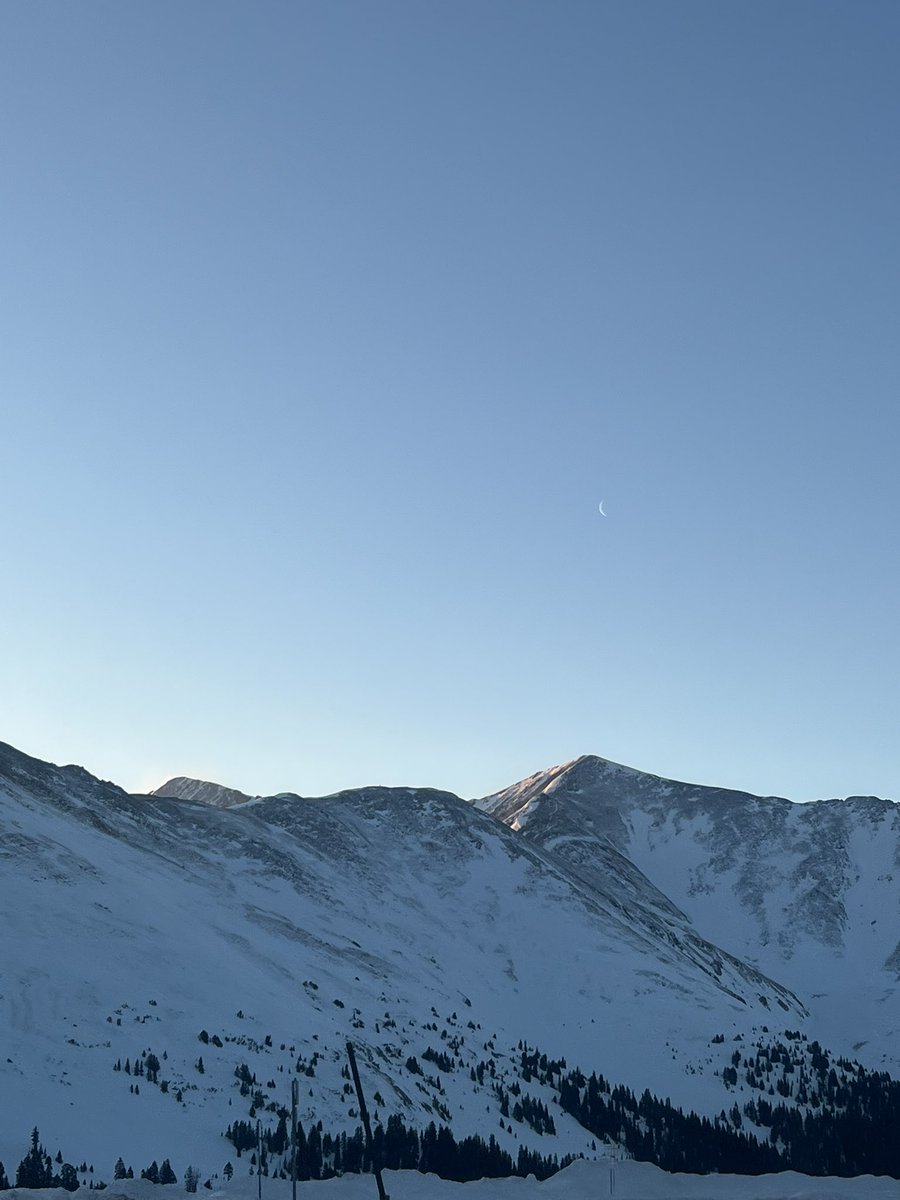 ColoradoIRL's tweet photo. Snowboarding IRL [Day 19] Spring time! Bluebird day! Live at 8 am MST ! https://t.co/QghtvFq5uI 

#snow #snowboarding #SpringIsComing #SupportSmallStreamers #TwitchAffliate @RexRTs @OwlShare #outdoors #arapahoebasin #colorado https://t.co/c4fsCkHrT2
