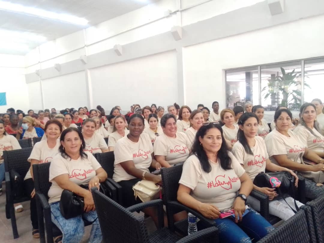 MUJERES EN REVOLUCION. #SomosMujeresDeAceroyMiel.
#SomosCubaViva.