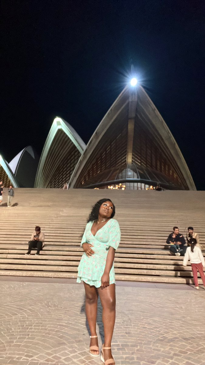 Ladyrellaa's tweet photo. IMG Models rang and I took the damn call 🤭🤭
#OperaHouseSydney https://t.co/4KRSBcnUKl