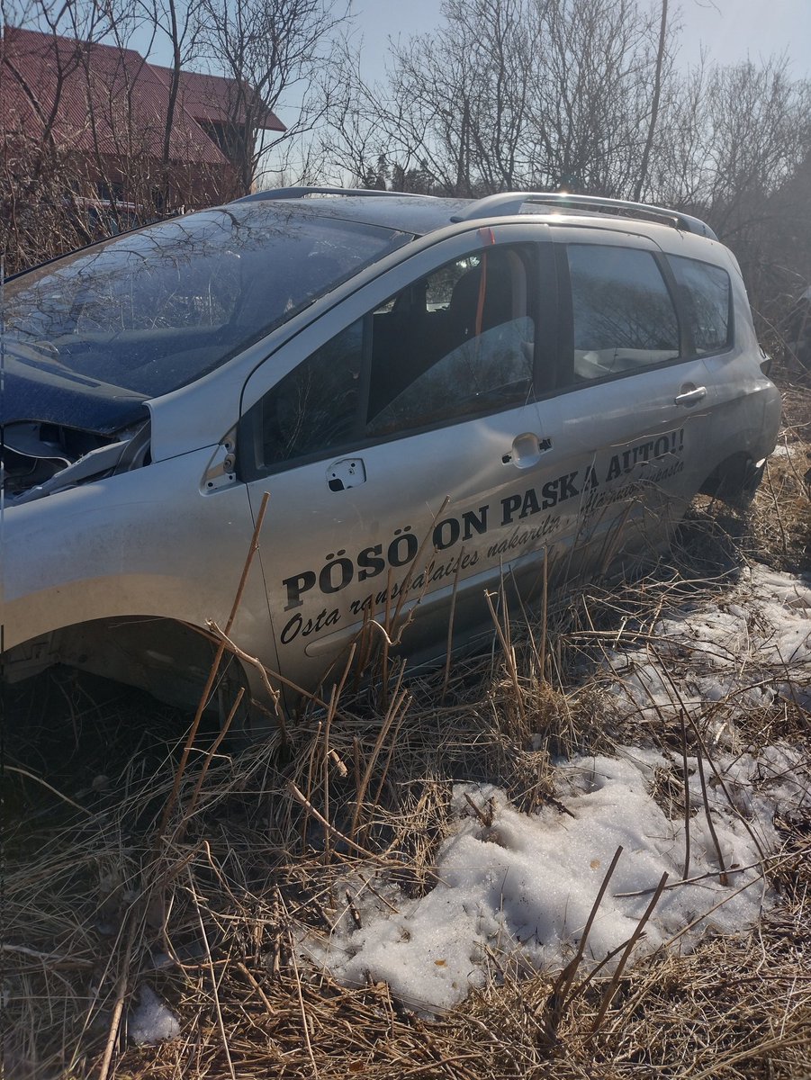 ElinaTalonen's tweet photo. "Pösö on paska auto. Osta ranskalaiset nakarilta. Älä autokaupasta"🤣🤣🤣
#TonysTakeOver https://t.co/5xMMc05IuW
