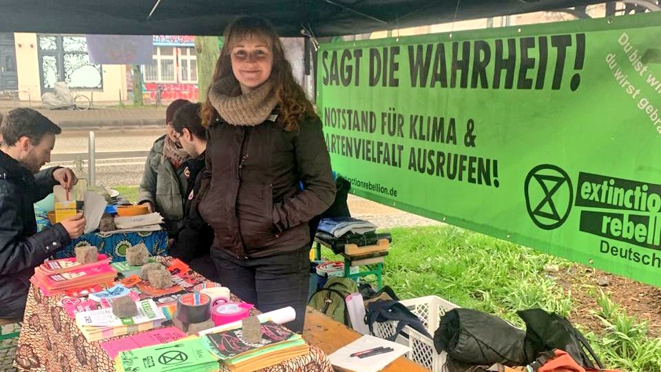 ExtinctionR_DE's tweet photo. 4/5 🌟 Noch gibt es Hoffnung!
#Frühlingsrebellion
Wir können gemeinsam ein regeneratives Lebensmittelsystem gestalten, das im Einklang mit der Natur arbeitet und den Boden zum Nutzen unserer Lebensgrundlagen und aller Arten anreichert.
#VielfaltLieben 🌱🌾 #VielfaltLeben https://t.co/q060RDgfq2
