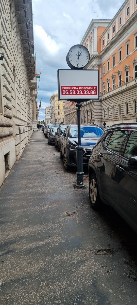 SindacodiRomait's tweet photo. @matteo_Luk Carissima @lorenzabo vogliamo togliere anche le auto abusive, oltre alle pedane, che stabilmente sostano in molte che del centro, come ad esempio in via XX settembre?
Sarebbe anche questo far rispettare la legalità. https://t.co/MVad1dMqC7