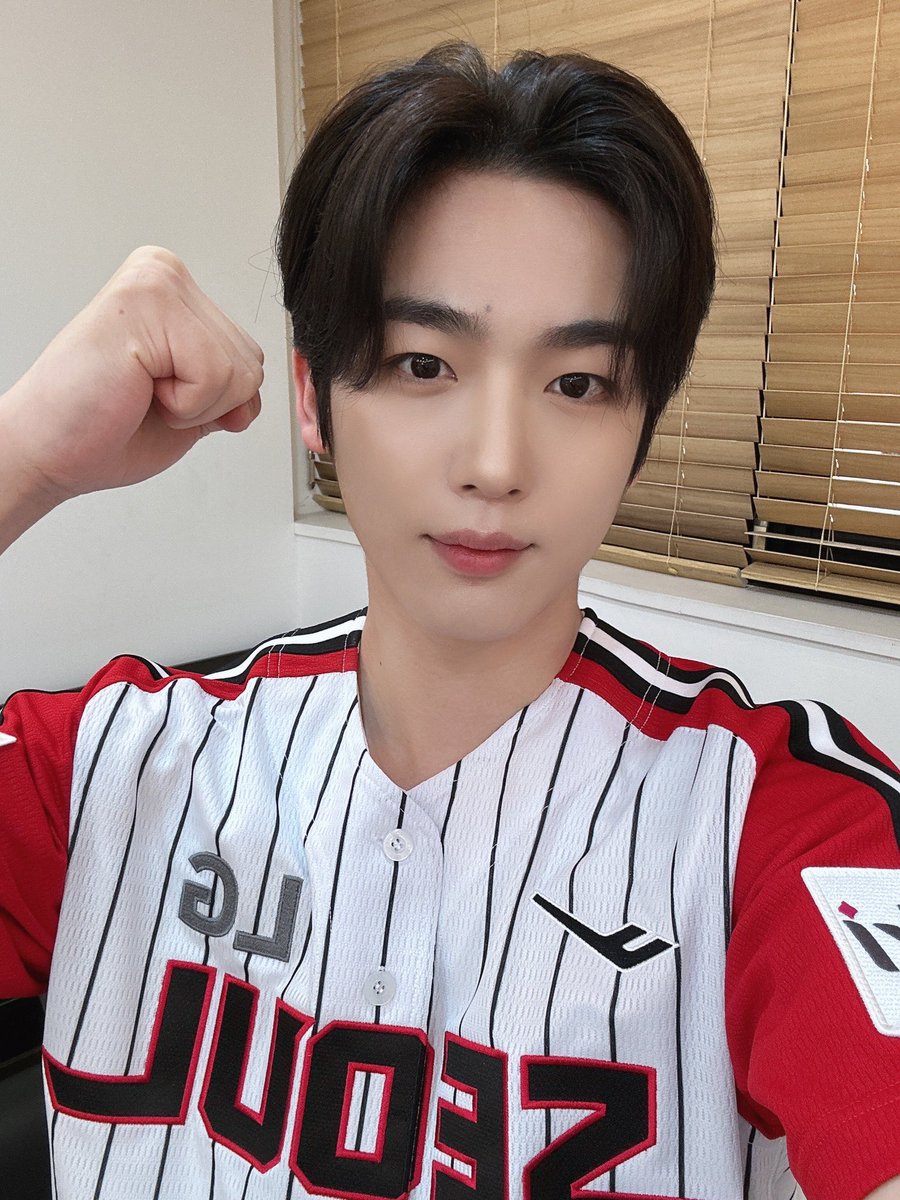 YH_ppyoo's tweet photo. 요한이.. LG 유니폼... 저 여기서 잠들게요❣️😇 https://t.co/JpycC4DksN