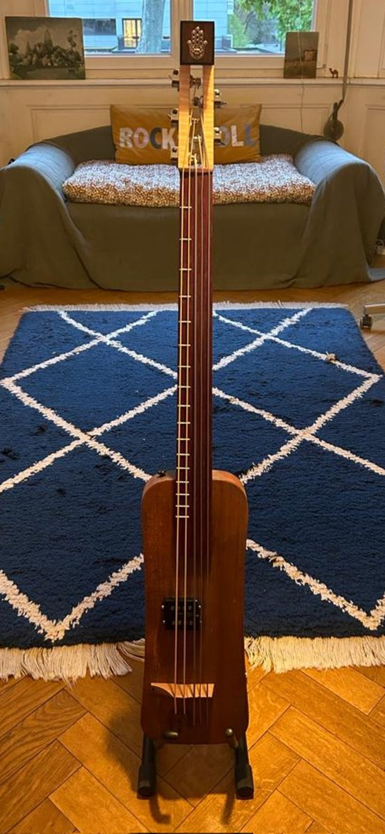 lazywall's tweet photo. New member of the family, Bassintir
#orientalrock #dimamaghrib #bassguitar https://t.co/MsHuiGGqaI