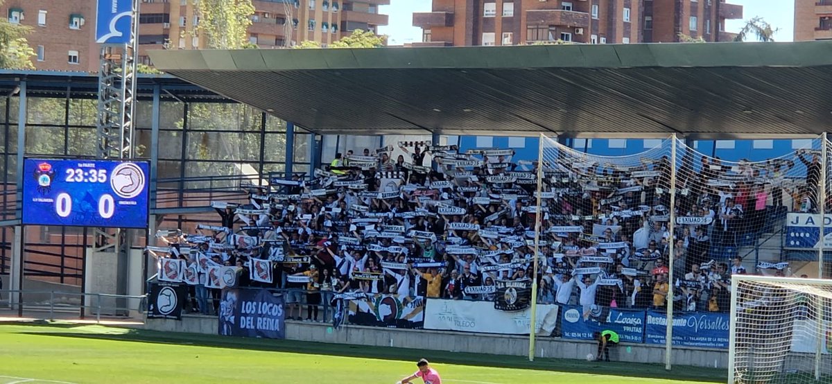 SandoUds's tweet photo. La 3ª auto-vía.

Increíble la afición de @UnionistasCF, sentimiento de pertenencia, propietarios de su club, dueños de su destino.

Con ellos todo es más fácil, que suerte tiene Salamanca de tener algo así, que suerte tiene Unionistas de que defiendan su escudo con tanta pasión. https://t.co/GGn605K96k