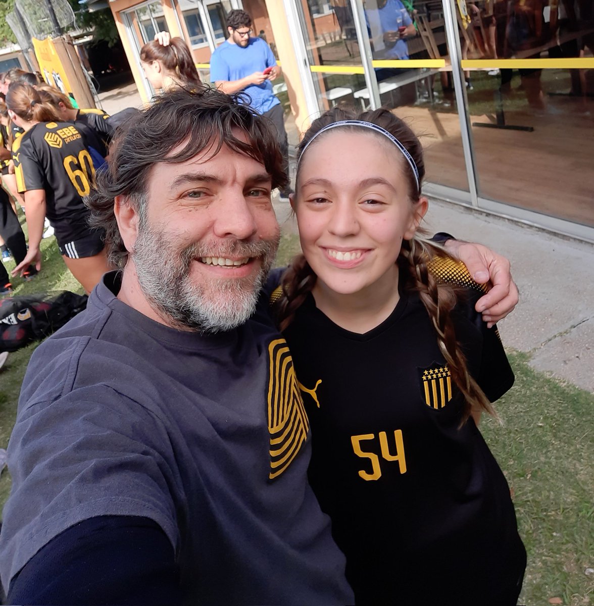 dfmolinelli's tweet photo. @punto_penal #puntopenalenel10 la mejor camiseta para festejar el primer partido de mi hija con los colores más lindos del mundo https://t.co/EKfyYC7Fow