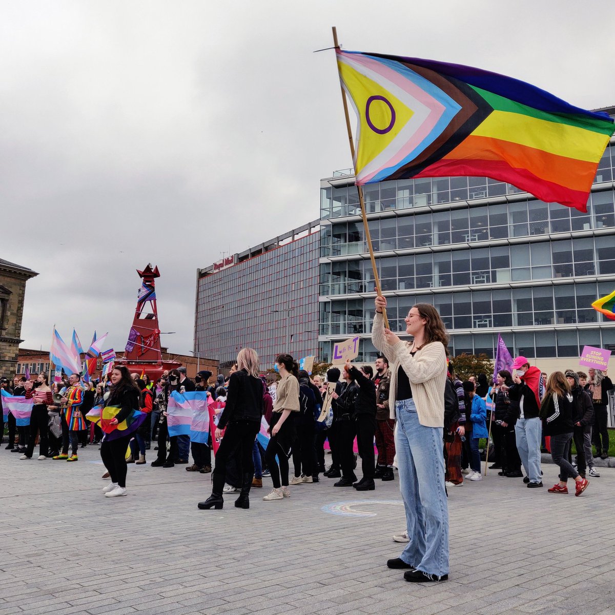 Limerick socialist activists were at the counter protest to the fascist enabling #PosieParker in #Belfast today, standing in solidarity with Trans people everywhere. Women's rights and Trans rights are the same struggle, same fight.

#socialistfeminism #antifascism #workersrights