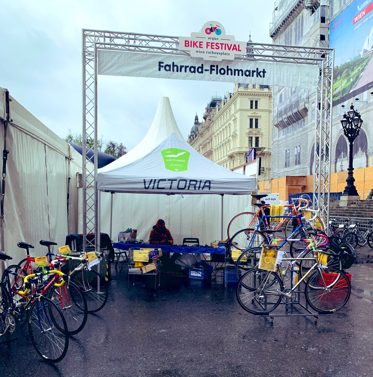 Fahrrad-Flohmarkt 🚴 Bike Festival in Wien 🇦🇹 #vintagebike 😍

#mybikehappydas

#radliebewien #fahrradwien