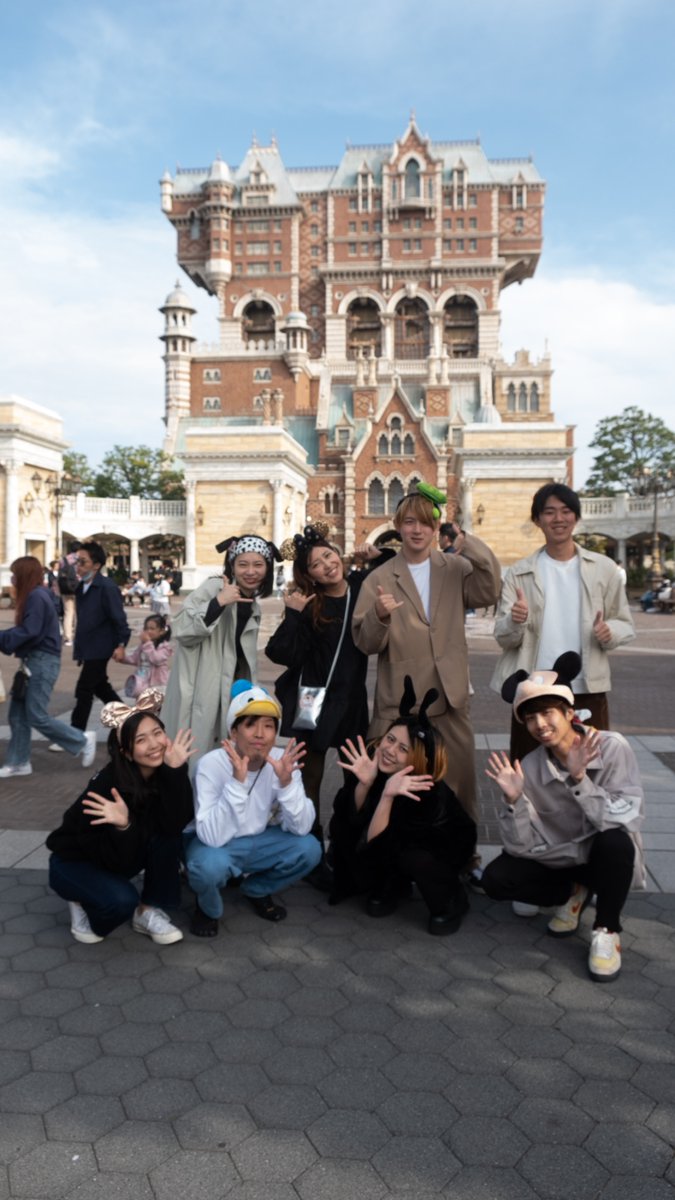 nomadoya2's tweet photo. 【ノマド家であったイベントを紹介】
ディズニーシー / 2023年4月5日 
みんなで夢の国へ行ってきました✨
学生時代に一度は聞いたことがある「家に帰るまでが遠足です」という言葉がありますが、ノマド家の旅行では、同じ家までみんな一緒に帰るので『家に帰って寝るまでが遠足』です😂 https://t.co/LXQGOJttrr