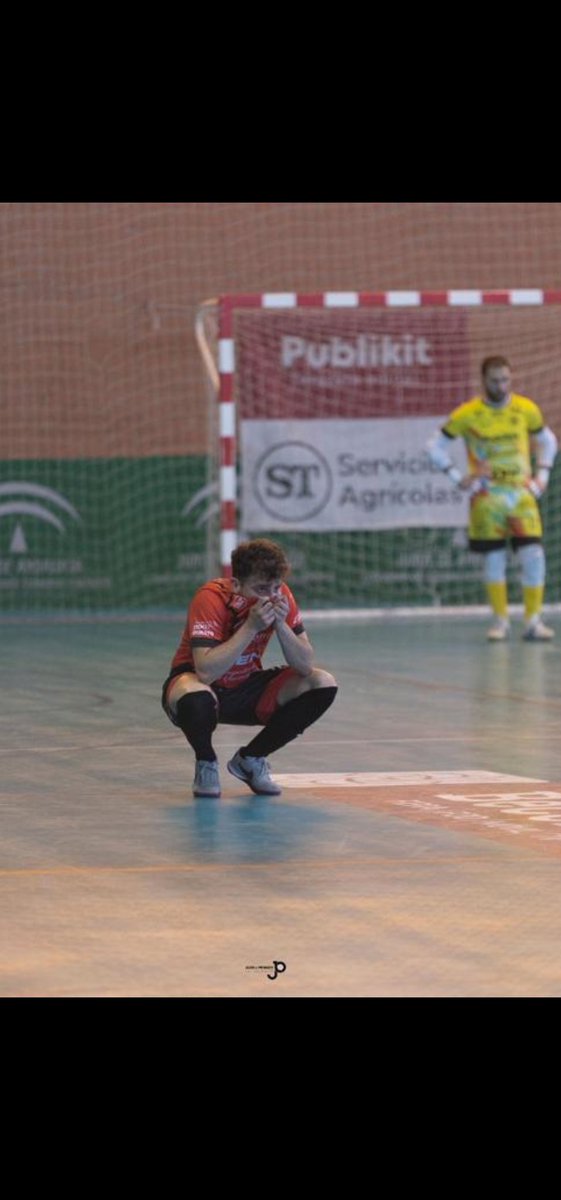 MLlorente55's tweet photo. Lo que este chaval hizo ayer no tiene sentido, intentó mantener al equipo con vida en todo momento, cuando al equipo le faltaba ponerle huevos, él los ponía por los demás. Que bueno que te tenemos con nosotros y cuantos más como tú nos hacen falta. @9AdriLuna @bujalancefs 🥚🧠💪🏼 https://t.co/nA82zOmJJC