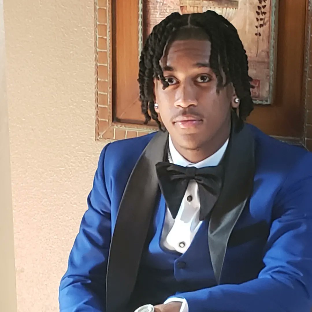 ShliseB's tweet photo. Prom 2023 @Ethan_B44 @HHS_Boys_Bball #AStormisBrewing #HightowerHurricanes #Classof2023 https://t.co/mQcuH2UE1M