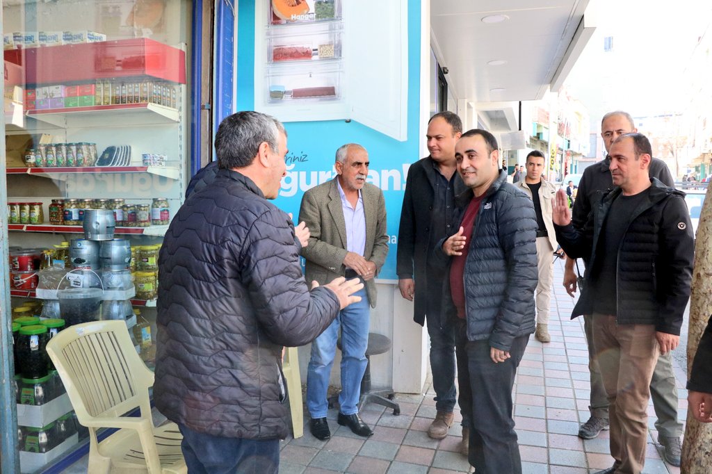 Kaymakam/Başkan V. Tekin, Esnaf Ziyareti Gerçekleştirdi 

Esnaf ve vatandaşlarımız ile bir süre sohbet eden Kaymakam/Belediye Başkan V. Sn. Çağlar Tekin, geçtiğimiz gün gerçekleştirilen iftar programımıza yoğun katılımlarından dolayı da teşekkürlerini iletti.

#BaşımGözümÜstüne