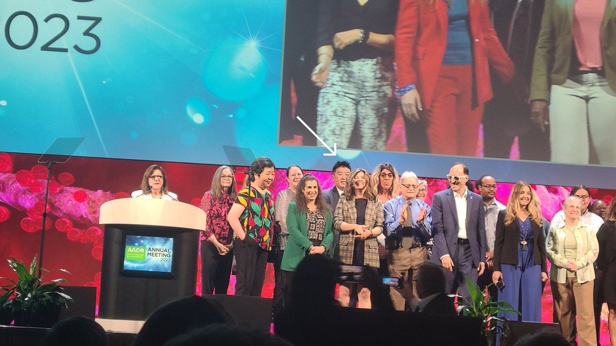 Emma (@emmajfong) on Twitter photo Doing science with some awesome people from work @ellisoninst. Congrats to <a href="/AnnaBarker20/">Anna D. Barker, Ph.D</a> for celebrating 25 years with the AACR Scientist-surivior program. Our own <a href="/jleePSOC/">Jerry SH Lee</a> joins her own stage to celebrate! Doing science with some awesome people from work @ellisoninst. Congrats to <a href="/AnnaBarker20/">Anna D. Barker, Ph.D</a> for celebrating 25 years with the AACR Scientist-surivior program. Our own <a href="/jleePSOC/">Jerry SH Lee</a> joins her own stage to celebrate!
