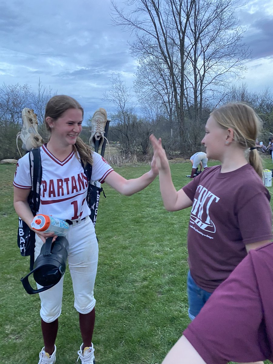 jkravalli's tweet photo. The BHBL Softball youth girls loved getting to watch @BHBLSOFTBALL_ play yesterday.  The girls were so excited to meet the players after the game.  Both games were excellent! https://t.co/haw9JAlj34