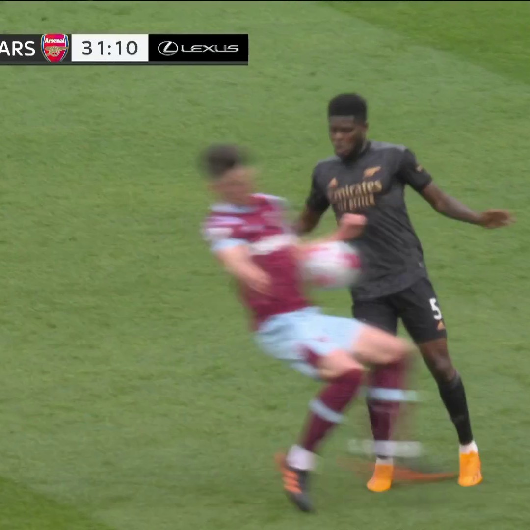 Here's a look at Gabriel's foul which led to West Ham's penalty. 

📺: @USANetwork | #WHUARS”
