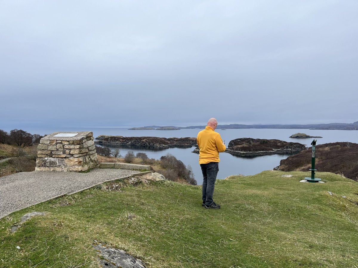 CeolMorLodges's tweet photo. Husband with a view π #Drumbeg #Highlands #sea #NorthCoast #photographer #yellow https://t.co/N2FwGwOijw