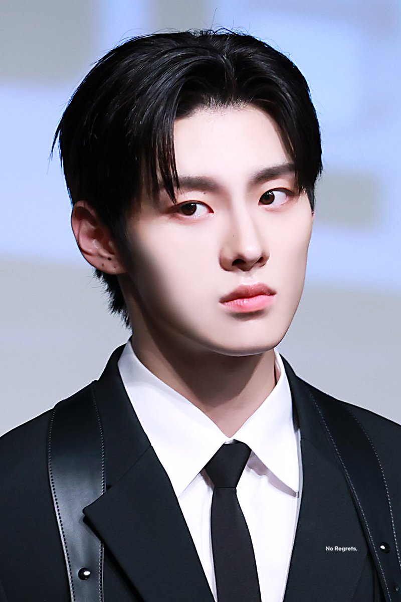 NoRegrets0830's tweet photo. 230402 🖤🖤🖤
#TNX #우경준 #경준 #KyungJun https://t.co/r25m2YaKzv