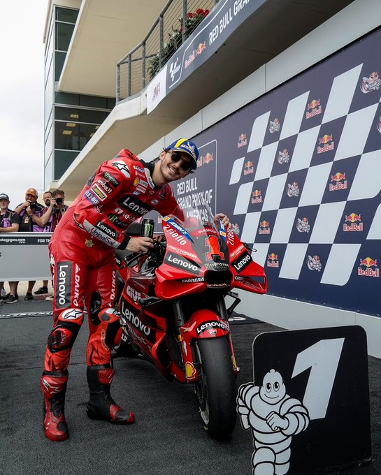 2:01.892 📷 Pole position and a new all-time lap record! 📷