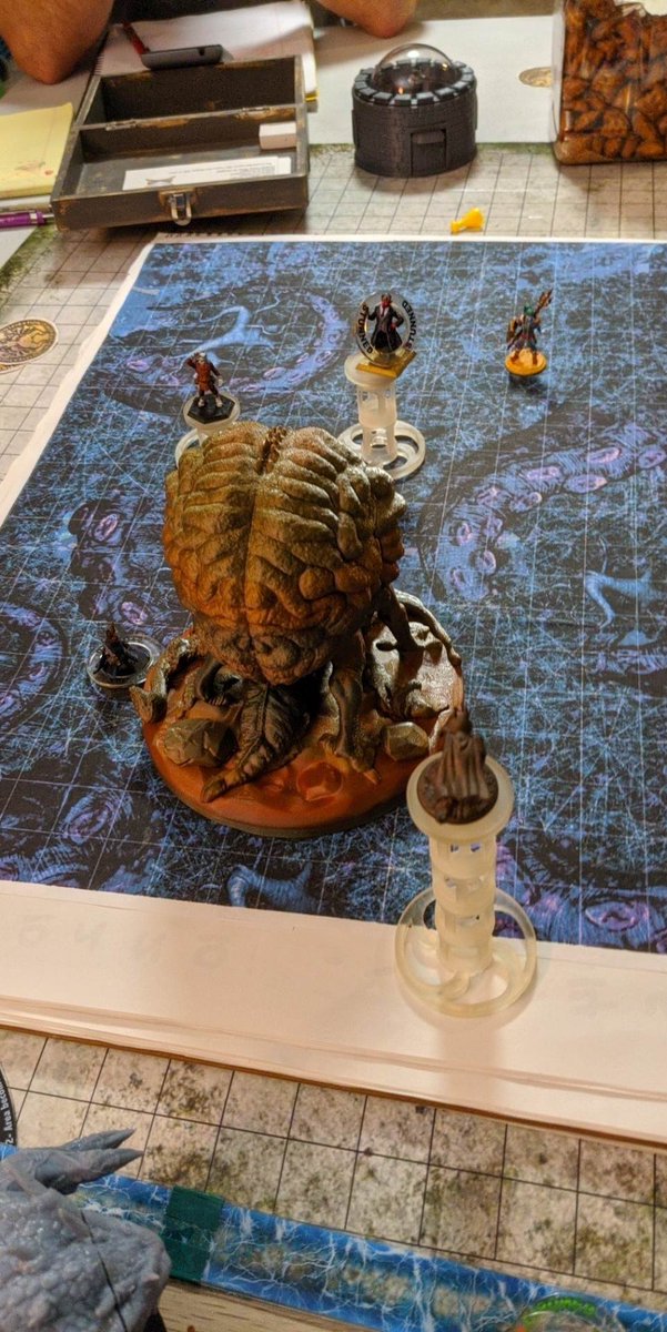 my players fought a massive brain boi last night. i spent way too much money on this mini but was a super fun encounter