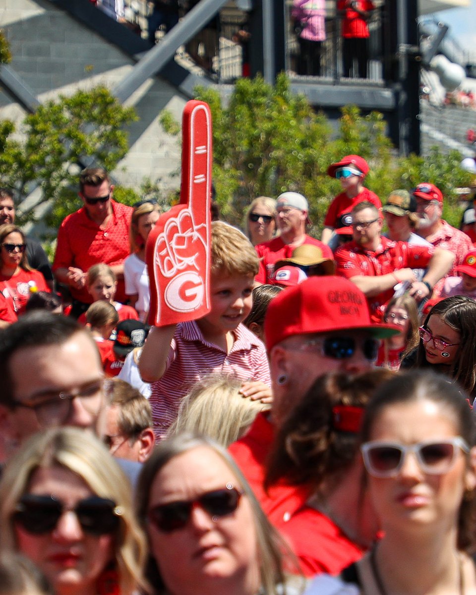 UGAAthletics's tweet photo. What a day!

We can't wait to see y'all in September!

#GoDawgs https://t.co/kNf4p5CBpO