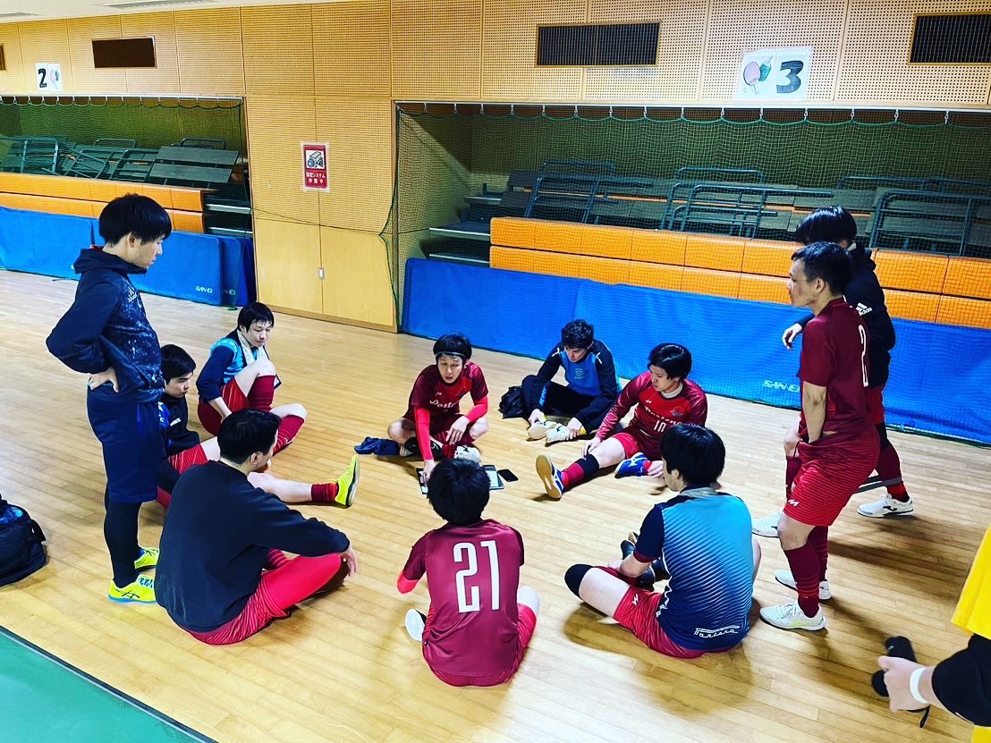 PORTENO (@porteno_futsal) on Twitter photo 【4/15東京都フットサル3部リーグ 第1節】
vs GRATESさん
<a href="/Gratesfutsal/">GRATES FUTSAL CLUB(グラーテス フットサル クラブ)</a>
合計 2-7負け
初戦勝ちたかったですがお相手の鋭いカウンターを止められず敗戦😭
切り替えて次に活かしましょう!
GRATESの皆さん、審判および運営、関係者の方々、ありがとうございました✨
#東京都フットサル3部リーグ 【4/15東京都フットサル3部リーグ 第1節】
vs GRATESさん
<a href="/Gratesfutsal/">GRATES FUTSAL CLUB(グラーテス フットサル クラブ)</a>
合計 2-7負け
初戦勝ちたかったですがお相手の鋭いカウンターを止められず敗戦😭
切り替えて次に活かしましょう!
GRATESの皆さん、審判および運営、関係者の方々、ありがとうございました✨
#東京都フットサル3部リーグ