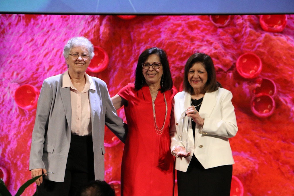 Elizabeth M. Jaffee, MD, FAACR, receives the AACR-Margaret Foti Award for Leadership and Extraordinary Achievements in Cancer Research at the #AACR23 Opening Ceremony. @DrLizJaffee