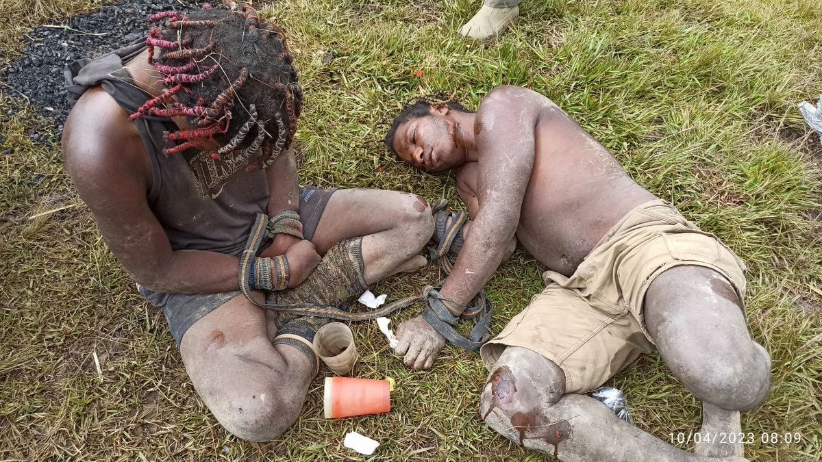 aGODwPapuan's tweet photo. Militer Indonesia (TNI/Polri) Semakin Brutal Menyiksa Warga Sipil Papua! 
Gambar Dibawah adalah Bukti Kebiadaban Militer Indonesia Terhadap Warga Sipil di Puncak Papua!😡
#BlackLivesMatter 
#AmnestiInternational 
#UNHumanRights 
#SavePapua https://t.co/JEkpnyDZmZ