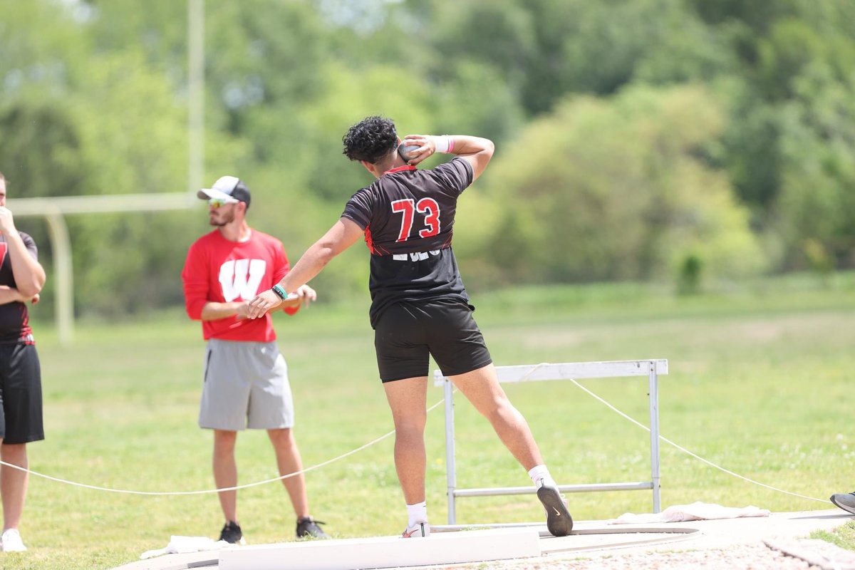 AngelH_38's tweet photo. D13 Champ in discus and shot put ‼️🏆

Discus: 143 feet, 1/2in 

Shot Put: 44.4 

#grind #DistrictChamp #ALLOUT https://t.co/UHBX7eNqJx