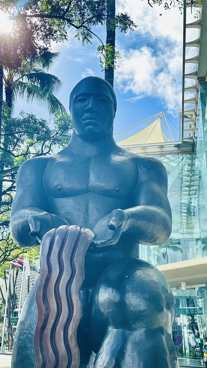 Excited to be at #ARRS23!  Presenting this afternoon on MR neurography of peripheral nerves and attending the Wellness Summit as part of the Shore fellowship 😁🌺