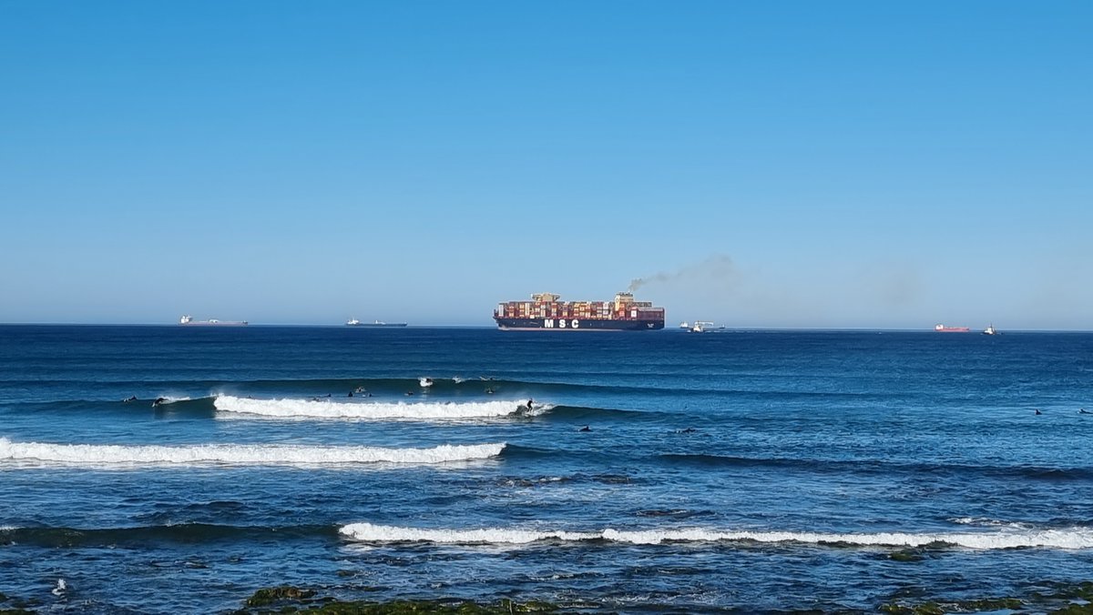 Registo fotográfico da passagem do navio de contentores liberiano MSC TESSA pelo Porto de Sines.

O 3.º maior navio do mundo, com uma capacidade de carga de 24,116 TEU, maior navio de contentores a atracar num porto português até à data, aqui na objectiva de Carla Marques.