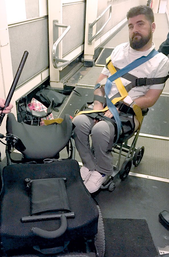 RockyNoHands's tweet photo. @DailyLoud Meanwhile people in wheelchairs get treated like luggage https://t.co/jnVEgyY8q1