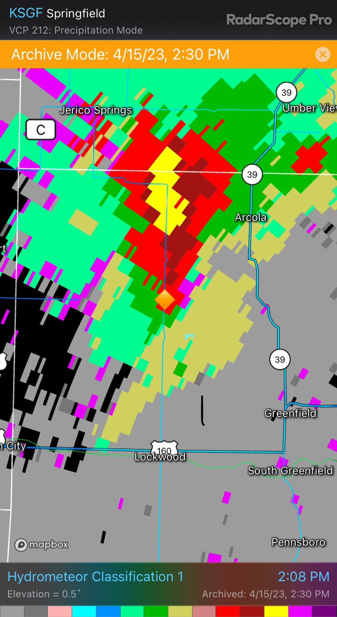 MichaelSeger's tweet photo. Looking back at yesterday’s extremely large hail that fell SW of Arcola, MO. Classic size sorting where the biggest hail may not fall where the highest reflectivity is (the core). Looking at these radar images, would you guess 4” hail was falling at the location plotted? #MOwx https://t.co/kWj5viPwia