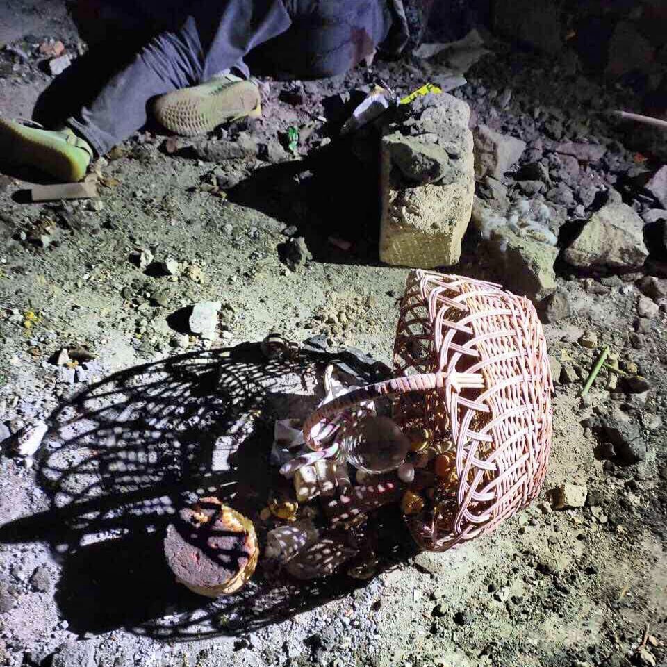 KyivPost's tweet photo. 🕯️The goodies fell out of the Easter basket and lie on the ground next to the dead body of the teenager.

This is the consequence of today's Russian shelling of #Snihurivka in the #Mykolaiv Region with ten S-300 missiles. 

A 17-year-old boy and an 18-year-old girl were killed. https://t.co/OPFJ8EVByQ