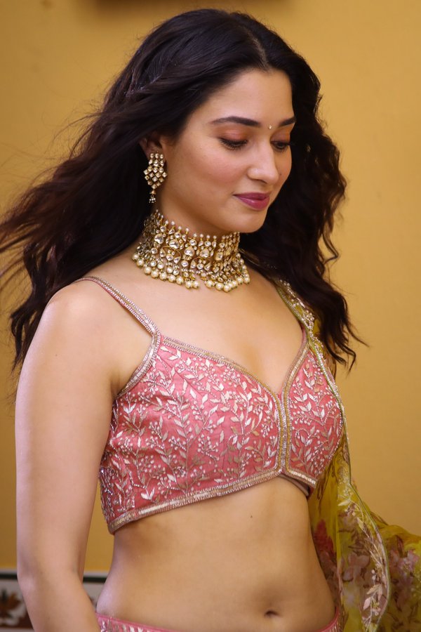 Ft23sVCakAEJCJq?format=jpg&name=900x900