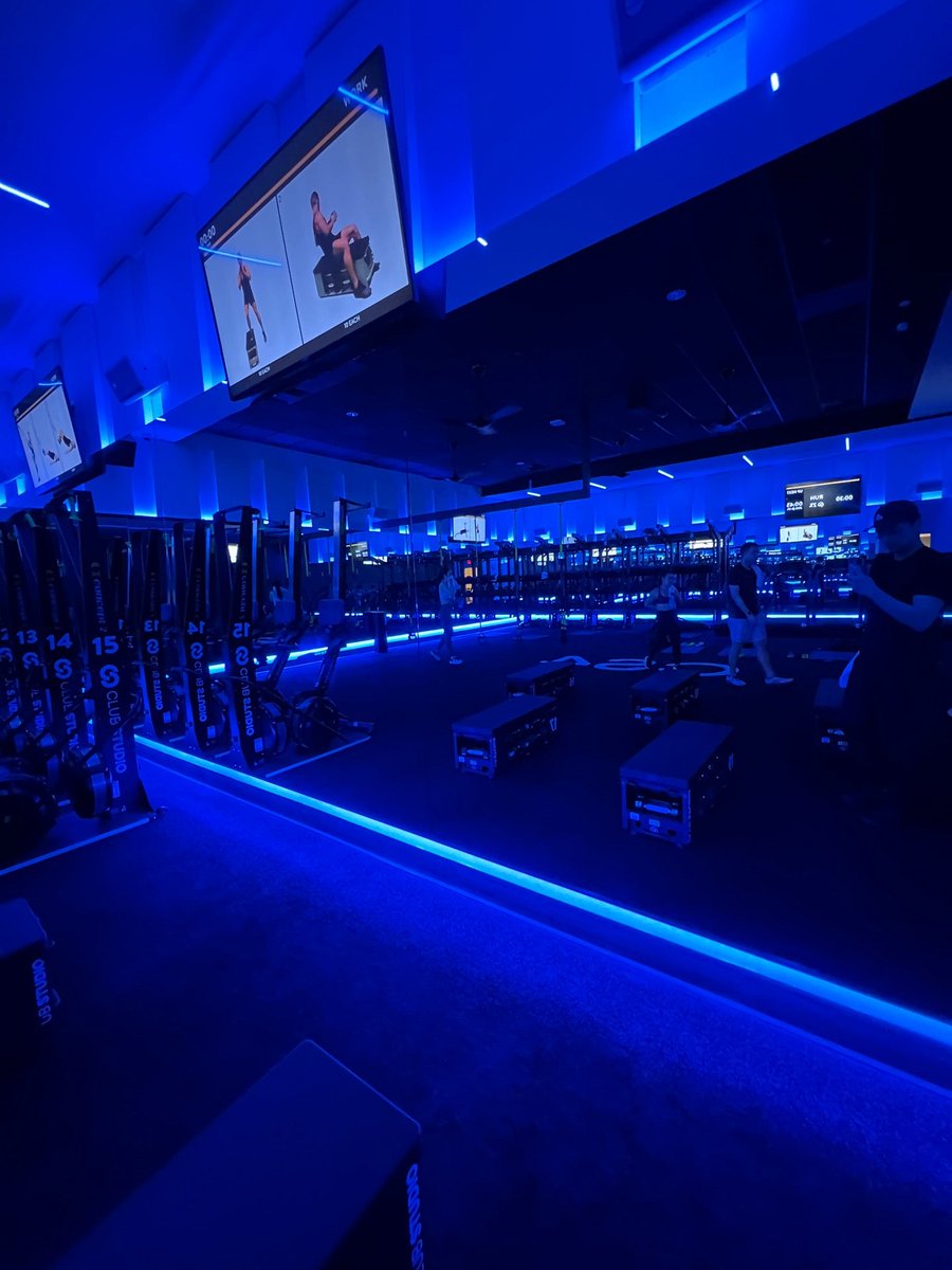 Maximilation's tweet image. #cs5 with Kara G. good stuff #clubstudio #cs5-7th (@ Club Studio in Irvine, CA) swarmapp.com/c/2MgFnbogucr