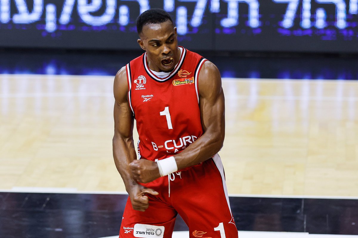 thesportsrabbi's tweet photo. 🤯𝘞𝘖𝘞 🤯

HAPOEL HAIFA just SNAPPED their 14 LOSING STREAK!😮

@OFFsetHick_ BALLED OUT with 25 PTS!👏💪 https://t.co/S1bVU3vWW8
