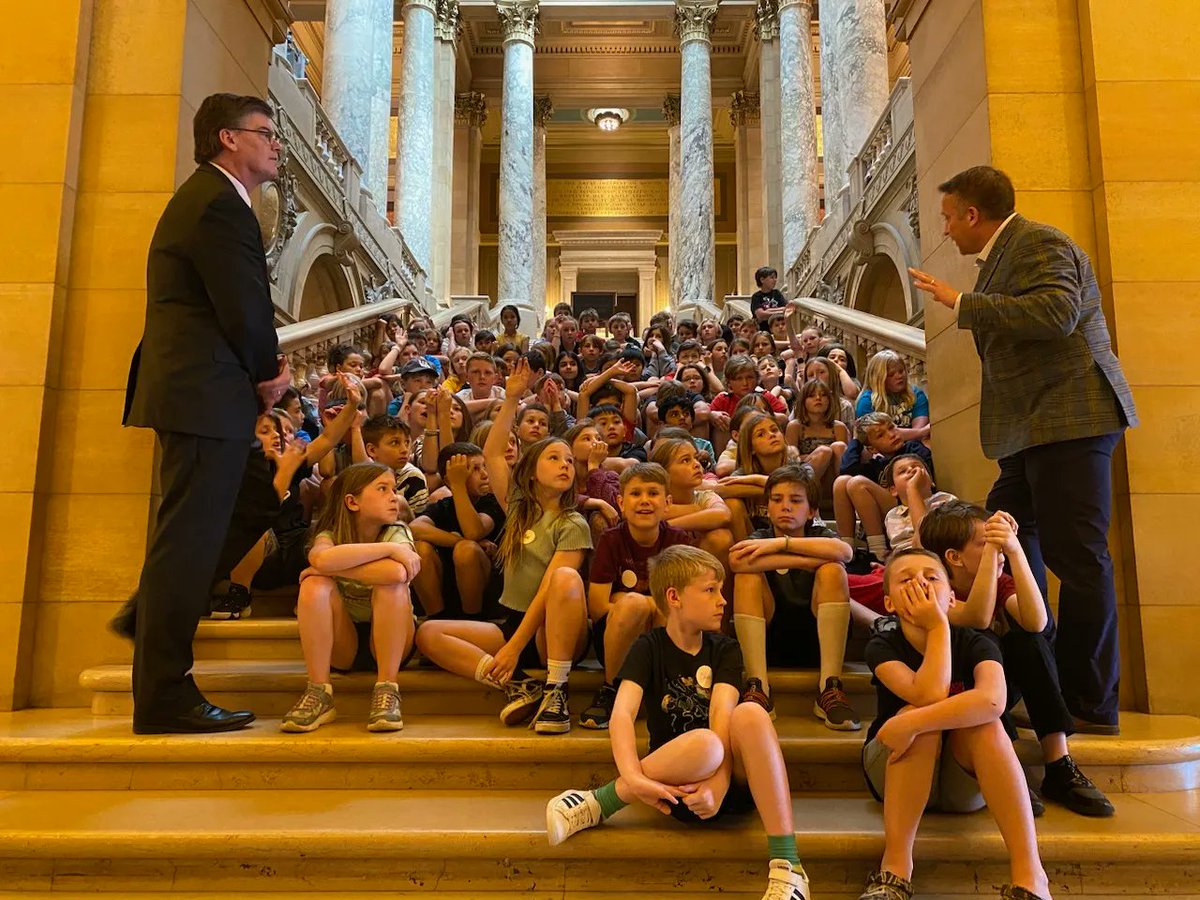 JeffersPondPLS's tweet photo. Check out the @JeffersPondPLS 4th graders at the #MNCapitol and #MNHistoryCenter on Friday. A special thanks to @EricPrattMN and @BenBakebergMN for meeting with the students of the families they represent! https://t.co/dJ7MHzuXPm