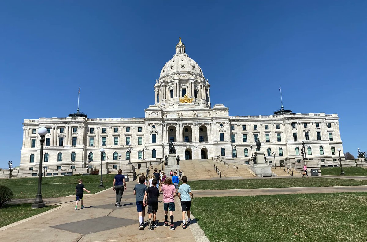JeffersPondPLS's tweet photo. Check out the @JeffersPondPLS 4th graders at the #MNCapitol and #MNHistoryCenter on Friday. A special thanks to @EricPrattMN and @BenBakebergMN for meeting with the students of the families they represent! https://t.co/dJ7MHzuXPm