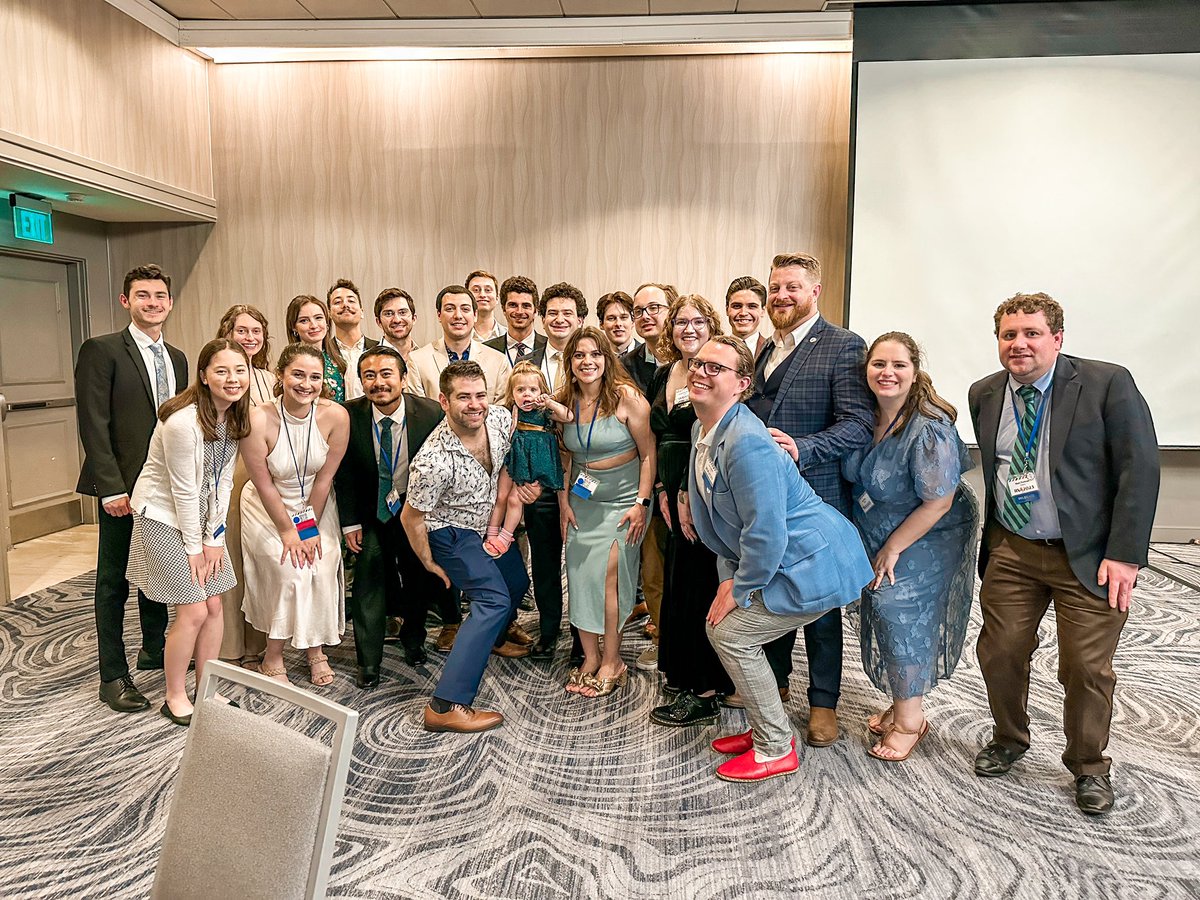 ArlingtonYDs's tweet photo. Richmond Round-Up! The AYD delegates had an incredible time at the Virginia Young Democrats convention. A huge shout out to our elected delegates, we are looking forward to a productive year! https://t.co/i0KdobSgxs