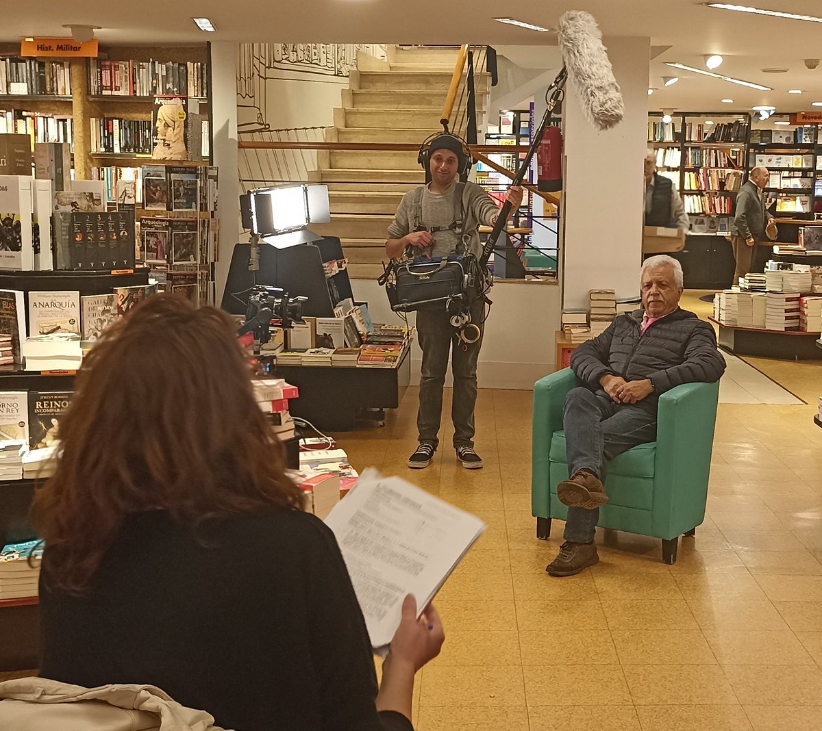 Este viernes nos visitó el programa de TVE2 "Un país para leerlo". Estaremos en antena el viernes 12 de mayo, a las 20h.
Muy ilusionados de contar nuestra trayectoria y muy agradecidos al programa por acordarse de nosotros!!

📚 #CervantesRecomienda #Oviedo #Asturias #Libros