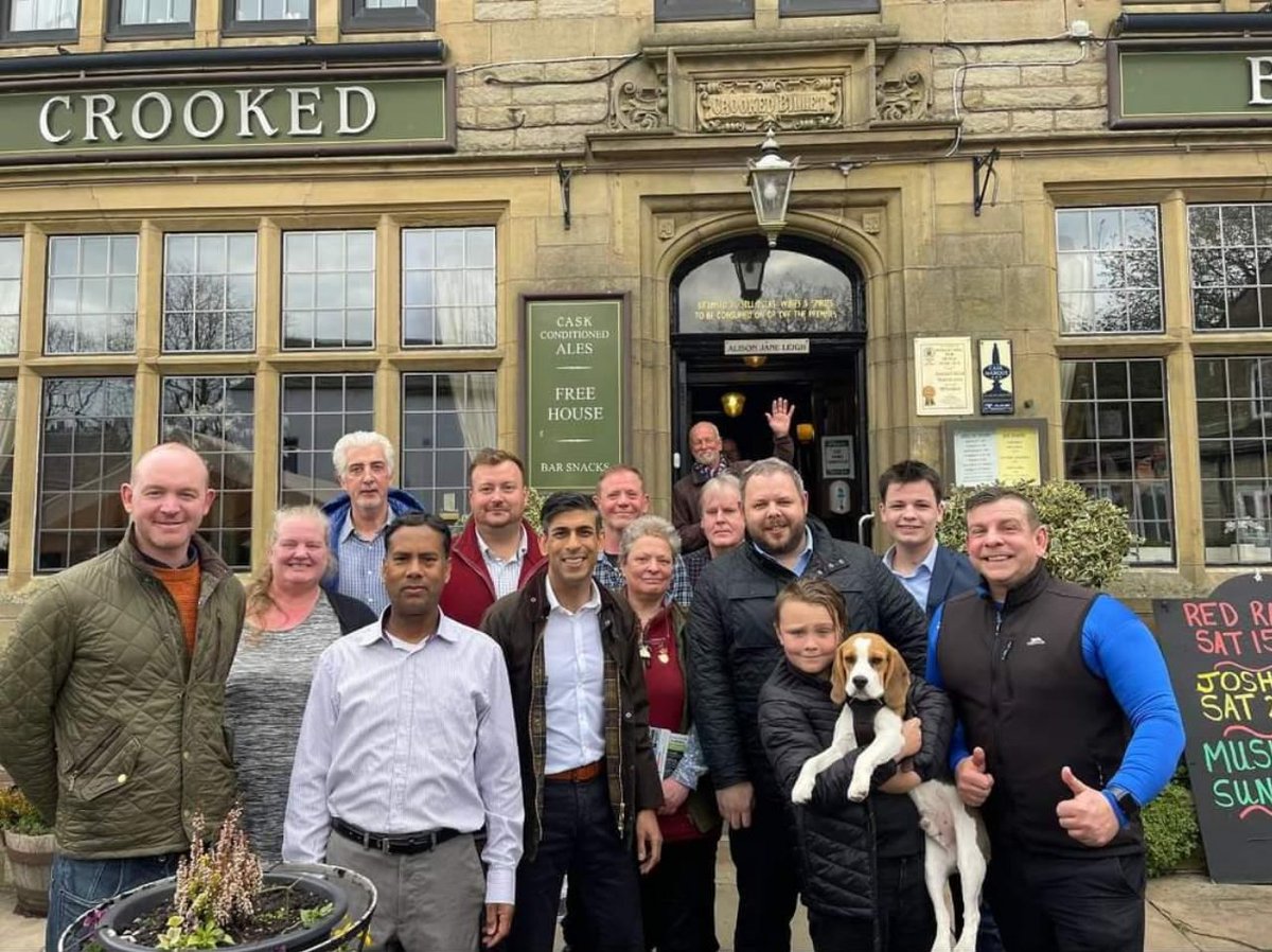PM and local Tories perfectly snapped outside The Crooked Billet in Worsthorne, Lancs. #ToriesOut283 #SunakOut174 #ToryCriminals