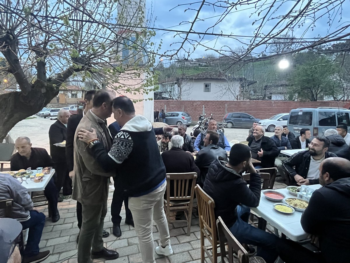 doctorsitki's tweet photo. 📍YAVELER KÖYÜ/ÇAN

Çan-Yaveler Köyümüzde düzenlenen iftar programına katılarak Yaveler Köyündeki değerli vatandaşlarımızla bereket sofrasında bir araya geldik. 

Sıtkı KEÇECİ
MHP ÇANAKKALE MV. Adayı 

@SalihAltnkaya17 @Alitugr98476809 https://t.co/oP9BqX3roK