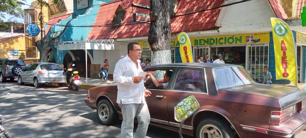 ADOrgCarabobo's tweet photo. Nuestros compañeros del municipio Bejuma realizaron una jornada de activismo en los alrededores de la Plaza Bolívar, con el fin de convocar a la ciudadanía a las primarias y promover el voto en favor de nuestro candidato, CARLOS PROSPERI.

¡Con votos y organización, ganaremos! https://t.co/hKEsK64P8H