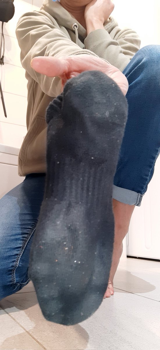 socks_dreams's tweet photo. Hier für dich 🤭😋!
#wornsocks #sockslover #sockenfetisch #dirtysocks #smellysocks #socksqueen https://t.co/qvv92xs4Wk