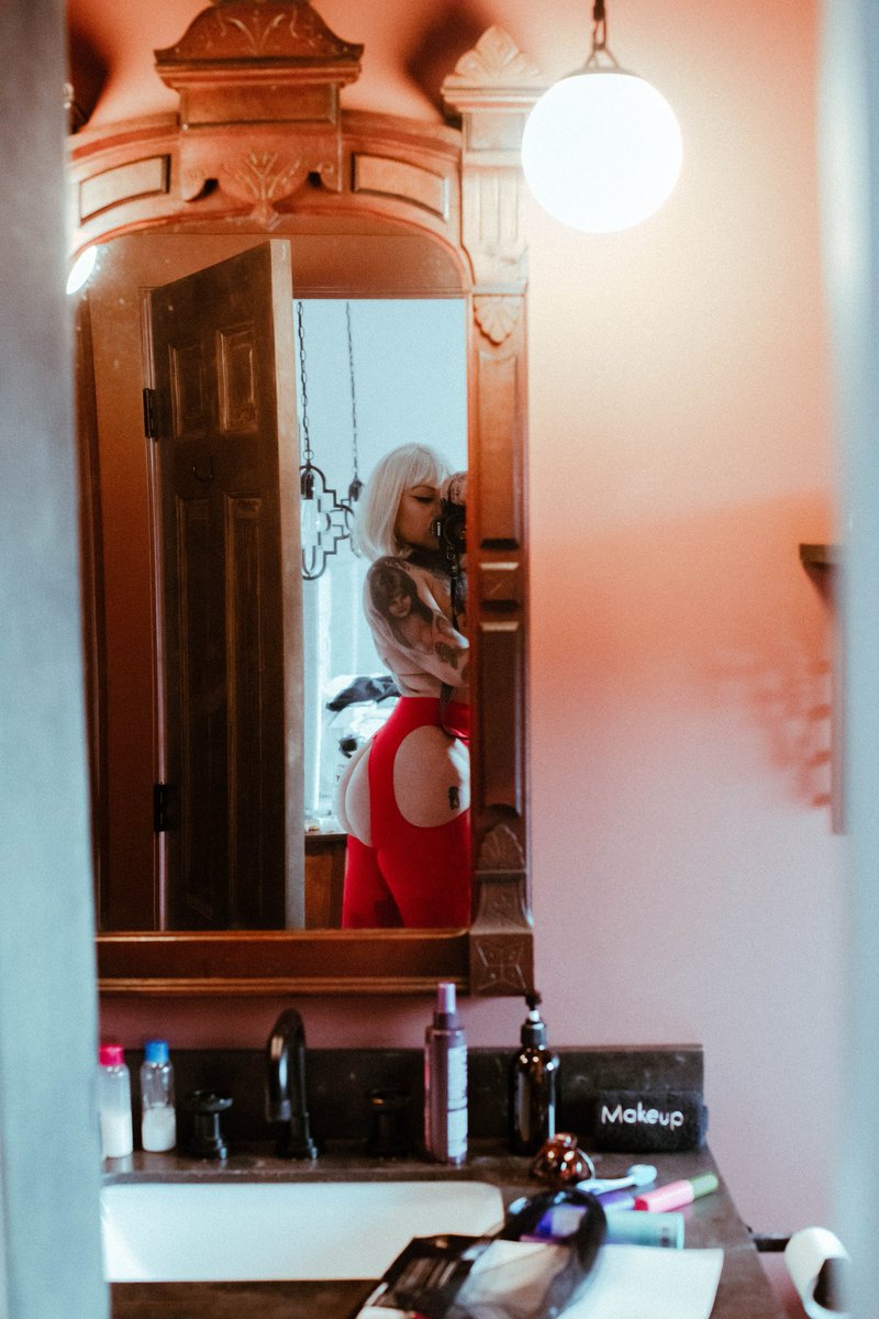 LadyLense's tweet photo. A lil self portrait https://t.co/hCQA9d1DAR