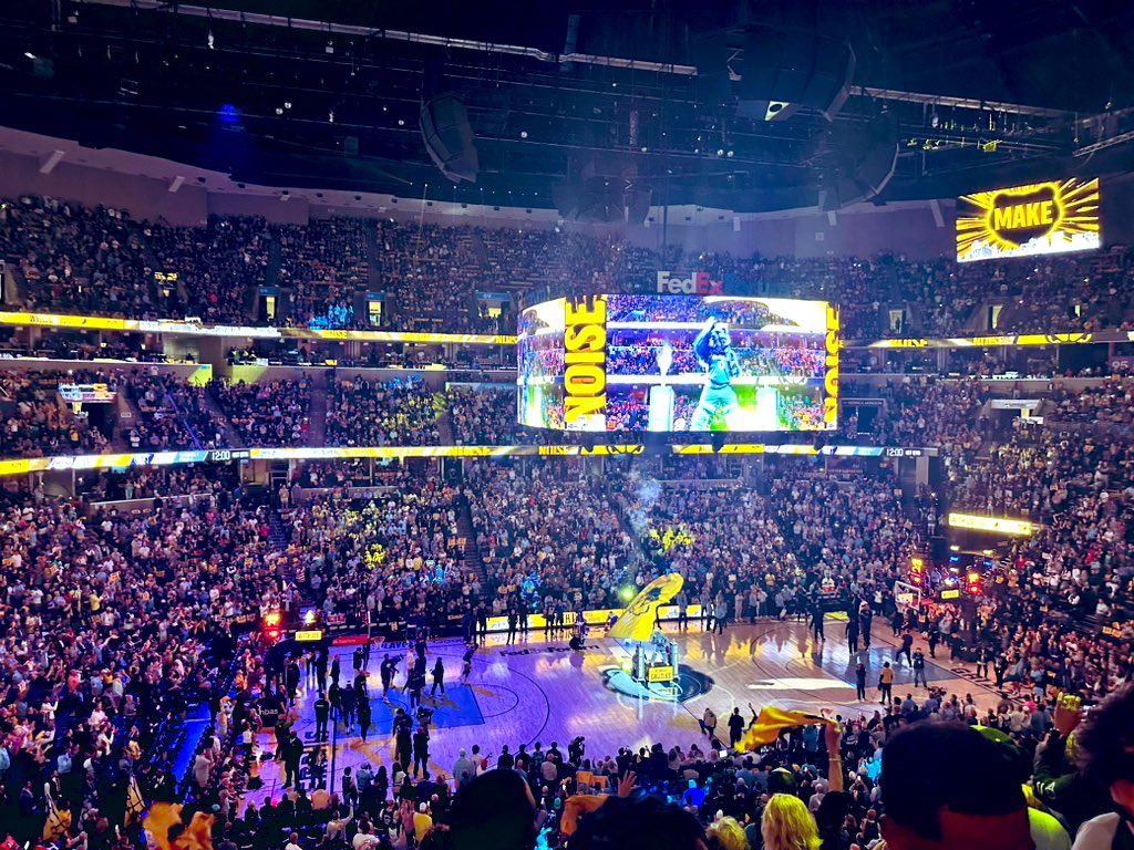 Amberrpowell9's tweet photo. Let’s Do This Grizz!  #bigMemphis #nbaplayoffs #WITHUS #NoThankYouLeBronLakers #MemphisGrizzlies https://t.co/d0L2TTxgOg