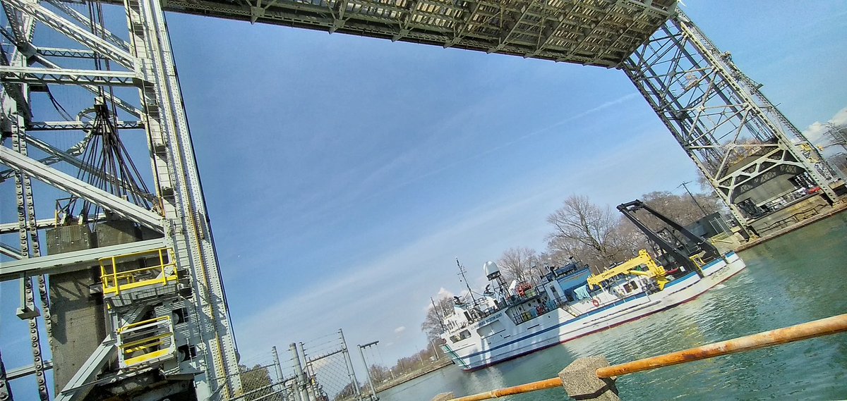 Lake Guardian under Bridge 21 🇺🇸