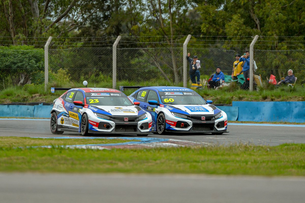 lenadiego's tweet image. Que doblete @ignamontenegro y @SquadraMartino ! Otro 1-2 para los @Honda_Autos en @tcrsouthamerica #Carrera2 en #Rosario ,el joven de Rada Tilly hizo una maniobra para llegar a la punta precisa y sorpresiva ,Montenegro no merece una chance en @TCR_Series #Europa @marcello_lotti ?