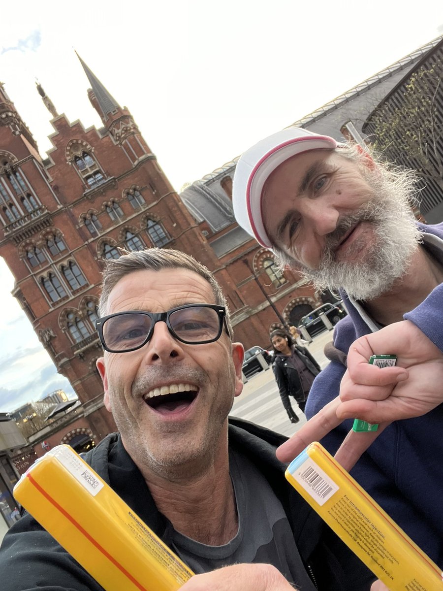 🤓 #London init 🥰 Me and <a href="/MightyMick68/">Mick B</a> landed in the #City ready to turn <a href="/CGL_Camden/">Integrated Drug and Alcohol Service, Camden</a> #Yella 💛 Next stop …. #Dirty #Kebab and bed ✅ #LetsGo 🔥